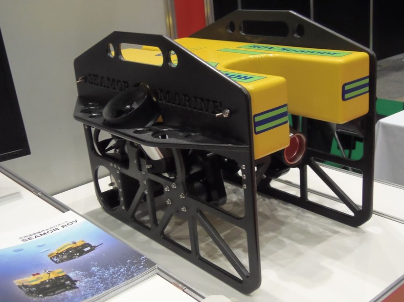 東陽テクニカが扱う汎用遠隔操作水中ロボット「SEAMOR ROV」。オープンフレーム構造で、水深300m／600mのタイプがあり、水中の映像を見られる