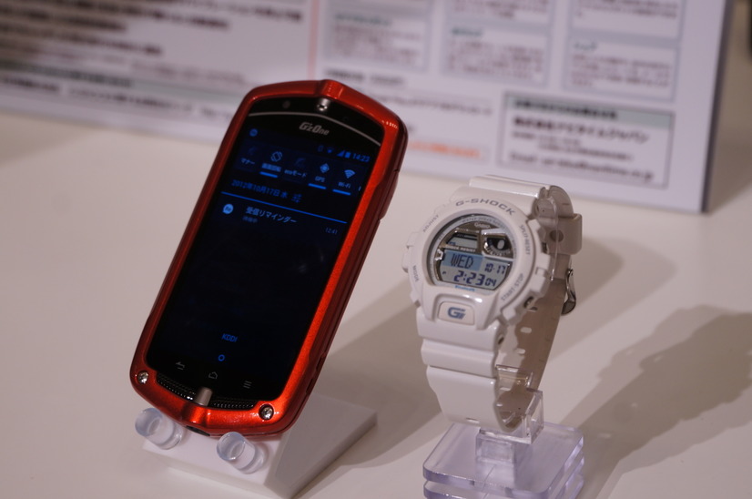 【au 2012冬モデル】5センサー搭載、オリジナルクラウドサービス対応のタフネススマホ「G'zOne TYPE-L」