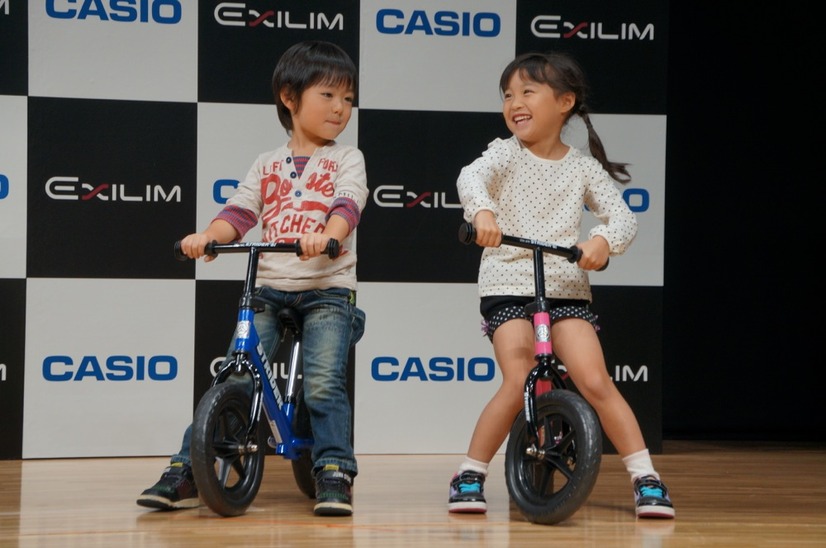 EX-ZR1000の連写性能を試すため、自転車に乗る子供の撮影にも挑戦