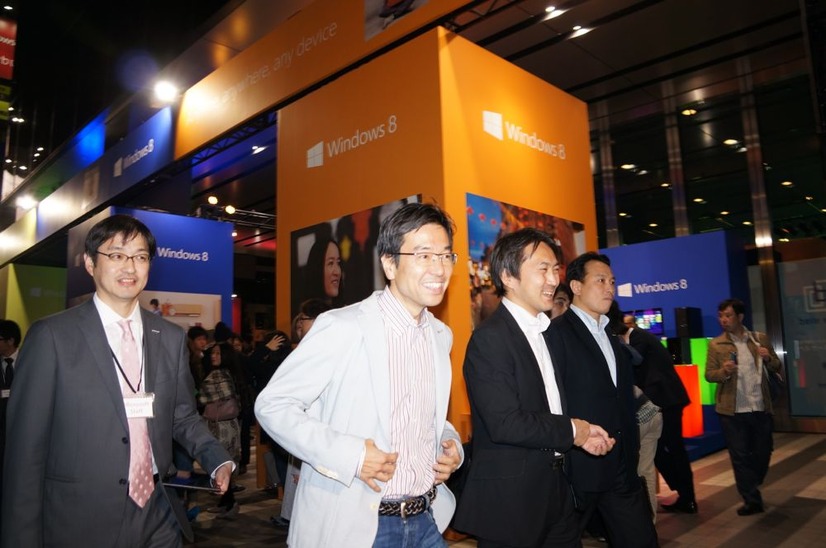 日本マイクロソフトの樋口泰行社長が深夜販売する店舗を行脚