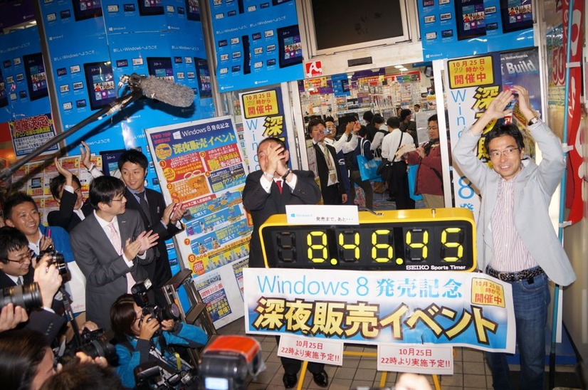 日本マイクロソフトの樋口泰行社長が深夜販売する店舗を行脚