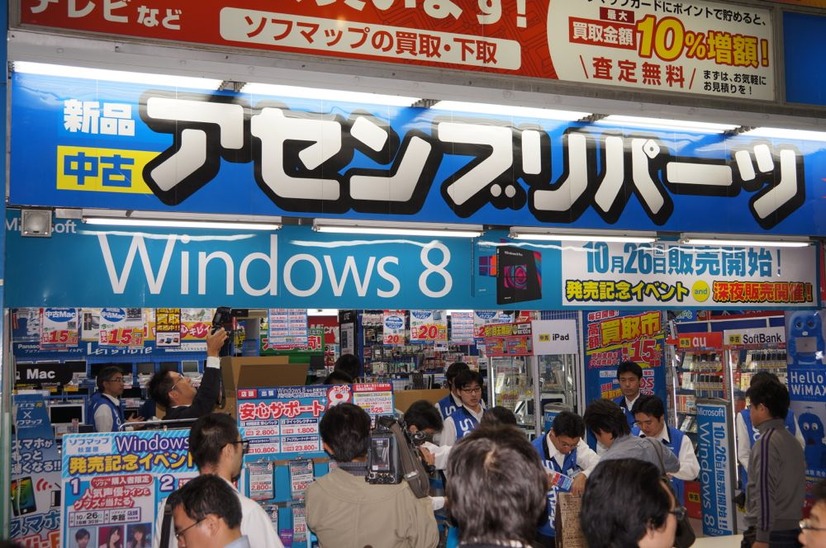 Windows 8深夜販売に行列！秋葉原はお祭り騒ぎ