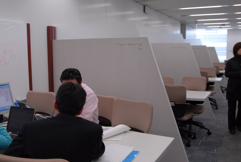　日本ヒューレット・パッカード（以下、日本HP）は2日、同社の市ヶ谷事業所をオープンハウス化し、記者向けにオフィスツアーを開催した。