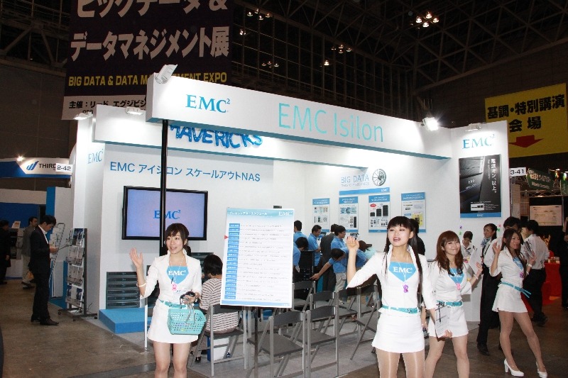 アイシロンのブース。EMCは親会社