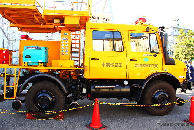 東京都交通局のウニモグ（軌陸両用架線作業車）