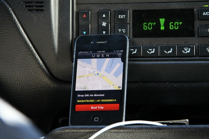 UBERのシステムで営業するハイヤー