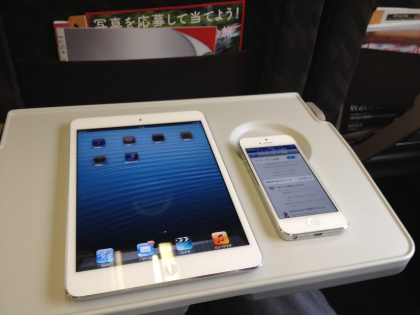 iPad miniを購入し新幹線に飛び乗り、車内で開封、そしてアクティベーションを開始。iPhone 5のテザリングを使って通信を行う。