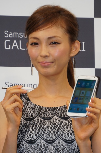 サムスンの「GALAXY Note II」発表イベントに登場した押切もえさん