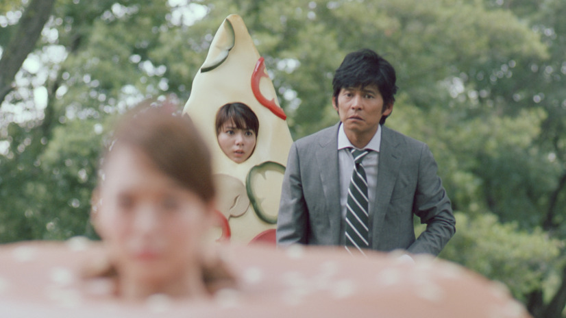 「ペプシ スペシャル」新CM「選べない男」篇で優柔不断な男性役を演じる織田裕二（その3）