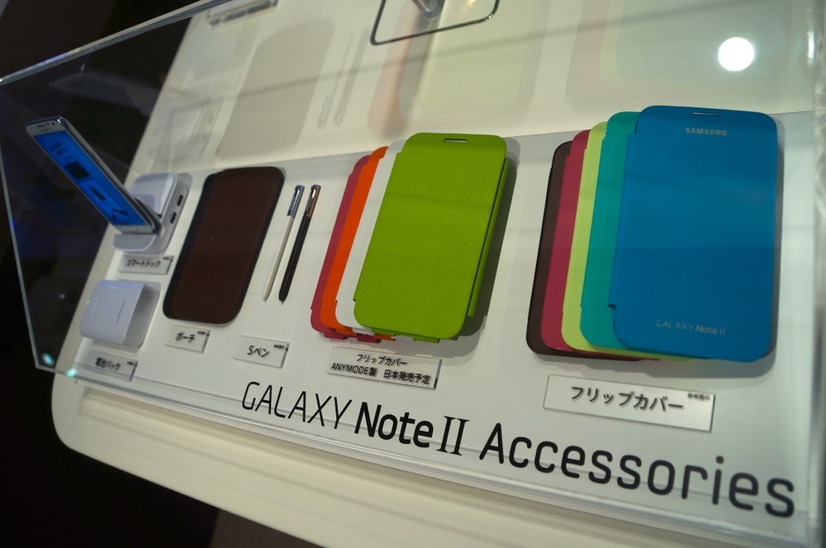 カバーやバッテリーなどの周辺用品
