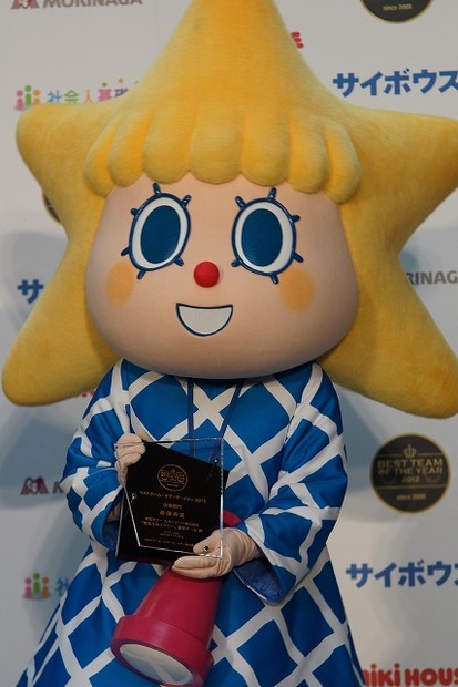 東京スカイツリーのマスコットキャラクター、ソラカラちゃんもうれしそう。