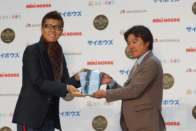 人気アーティスト「EXILE（エグザイル）」が所属し、子供向けのダンス&ボーカルスクールも経営するプロダクションLDHが特別賞を受賞。