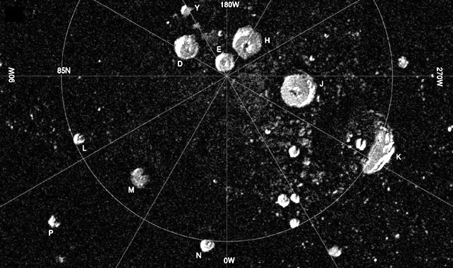 水星の北極地方の写真。画像処理で、日陰の部分を白くしている。　NASA/Johns Hopkins University Applied Physics Laboratory/Carnegie Institution of Washington/National Astronomy and Ionosphere Center, Arecibo Observatory. 