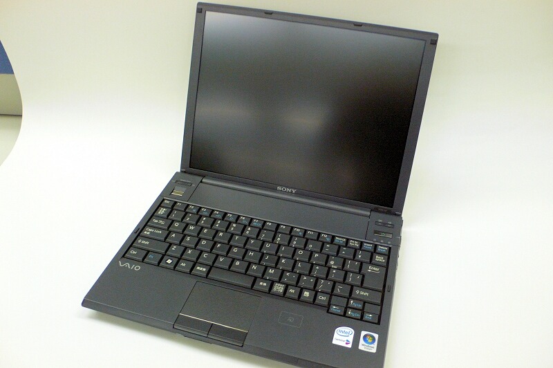 　前回のコラムでは、モバイルPCに何も入れないというセキュリティ対策を見つけたことをご紹介したが、これを実現するために、母艦であるIBM ThinkPad T42pに接続する子機に相当するPCを探し始めた。