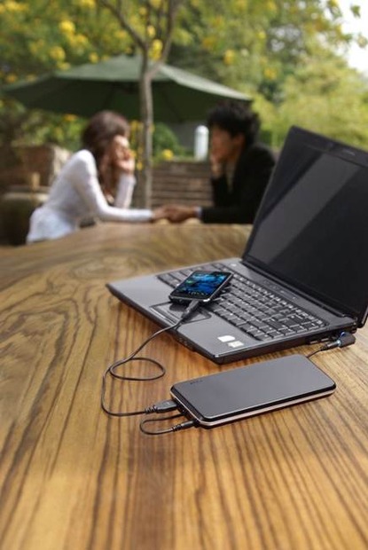 ノートPCを充電するイメージ