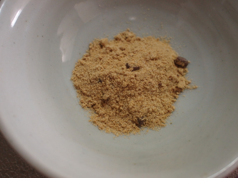 「黒みつ風味きなこもちの素」はこんな感じ