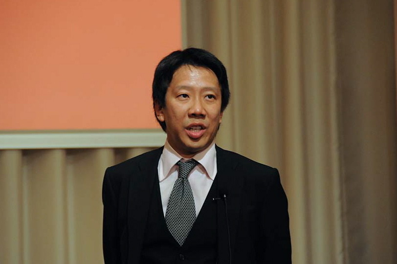 イー・アクセス、ガン社長
