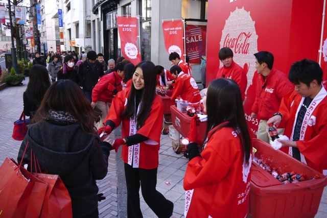 コカ・コーラ Smile New Year 2013サンプリング東京会場（1月1日）