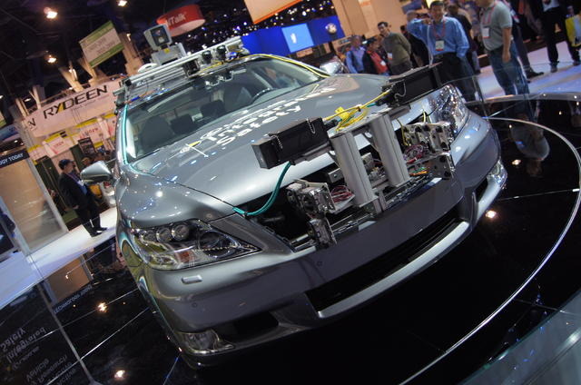 「LEXUS INTEGRATED SAFETY」を搭載したレクサス LS（CES13）