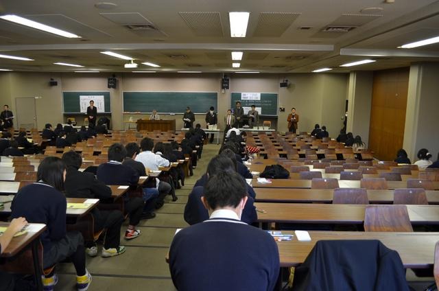 試験開始直前の会場の様子（筑波大学第一試験場）