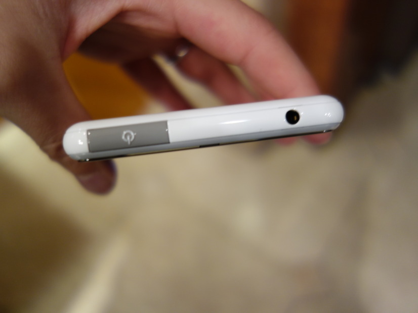 「INFOBAR A02」