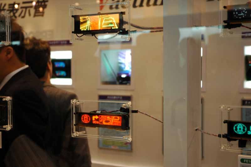　東京ビッグサイトにて11日から13日まで開催された「FINETECH JAPAN/Display 2007」。ここでは特集レポートで掲載しきれなかったようすを写真でまとめて紹介してみた。