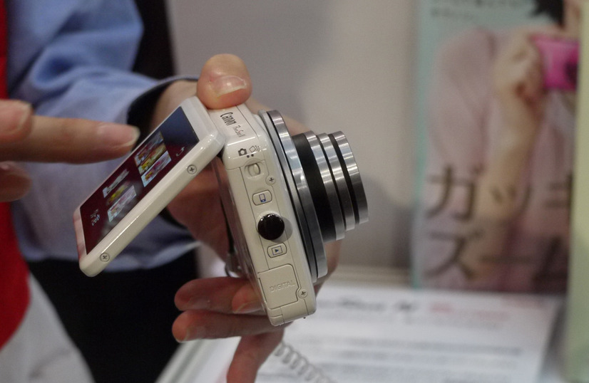 【CP+ 2013】キヤノン、ユニークなコンパクトデザイン「PowerShot N」を出展