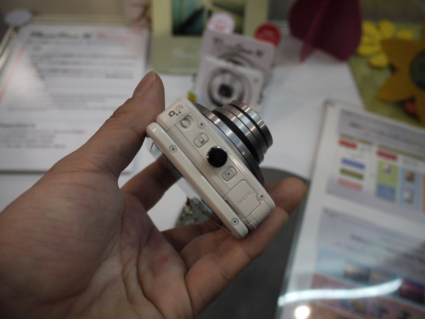 【CP+ 2013】キヤノン、ユニークなコンパクトデザイン「PowerShot N」を出展