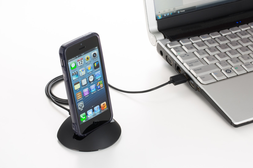 Lightning コネクタに対応したiPhone 5専用Dock型スタンド「Dockスタンド for iPhone（L）」