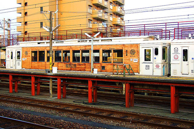 日南線観光列車「海幸山幸」 南宮崎駅付近（2010年4月）