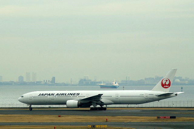 JALのボーイング777。
