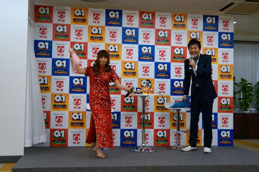 手には持参したヌンチャクが