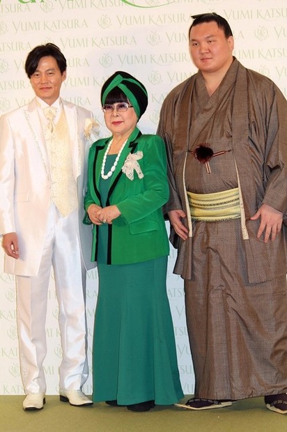 左から、イ・ソジン、桂由美、横綱 白鳳関