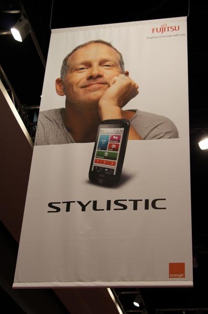 【MWC 2013】富士通、海外向けらくらくスマートフォン「STYLISTIC」を初披露