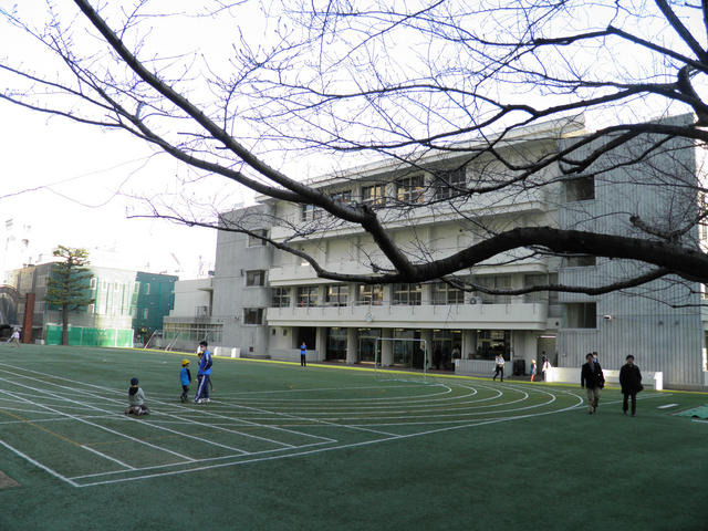 港区立青山小学校の校庭