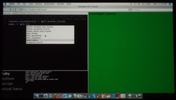 Mac OS上のブラウザでのSilverlight開発のデモ画面。左側フレームにコードを記述すると、それがダイナミックに右側フレームのSilverlightアプリケーションの動作に反映される
