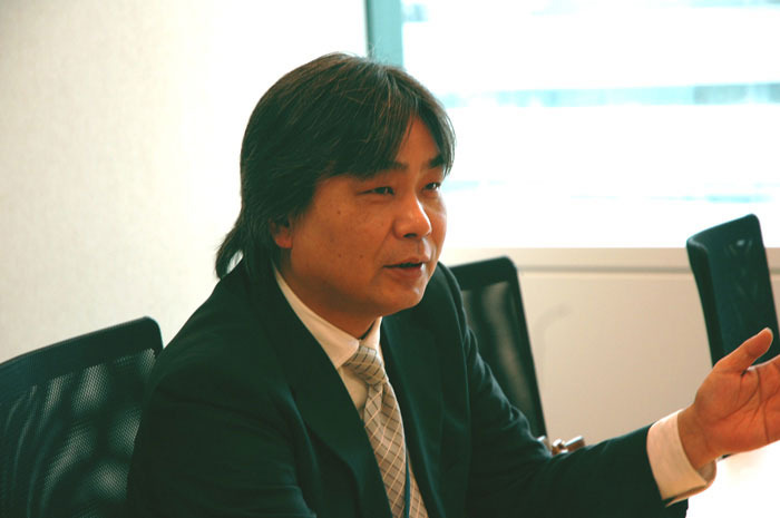 　今回は富士通のFENICSシステム統括部 ASサービス部長 兼 モバイルソリューション部長の福島敦氏に、NTTのNGNフィールドトライアル参加の目的、同社のNGNのビジネス市場などについて話を聞いた。