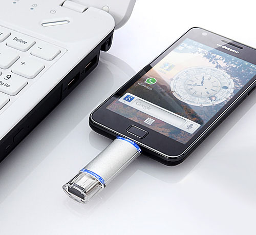 USB端子とmicroUSB端子を両方備えるUSBメモリ16GBモデル