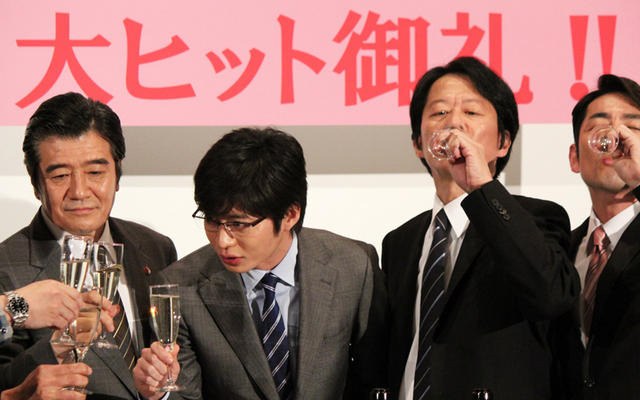 大ヒット&川原さんの結婚を祝うキャストたち/『相棒シリーズ X DAY』の大ヒット御礼舞台挨拶