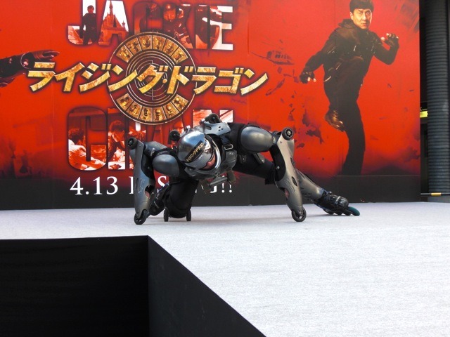 ブロンドー氏とローラースーツ