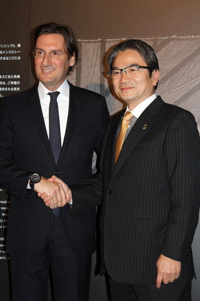 左から、フェンディのピエトロ・ベッカーリ、チェアマン兼CEOと東京藝術大学の宮田亮平学長