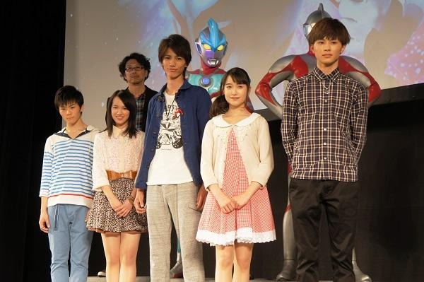 ウルトラマンとキャスト、アベ ユーイチ監督。