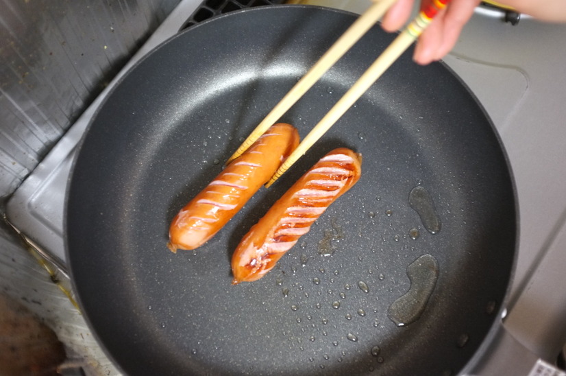 切れ目を入れて焼きます