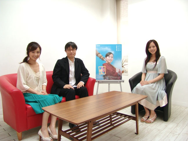 左から松岡洋子、沢田康彦、比嘉愛未