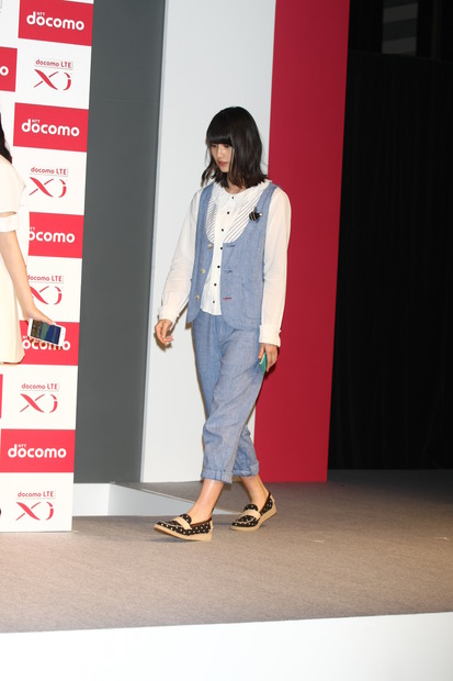 登場の際の橋本愛