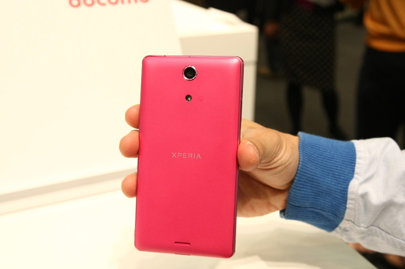 「Xperia A」ピンクモデル