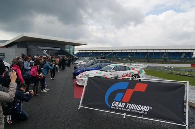 イギリスのシルバーストーン・サーキット発表イベント直前のようす