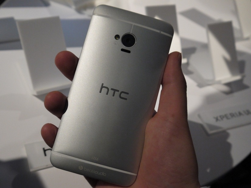 「HTC J One」