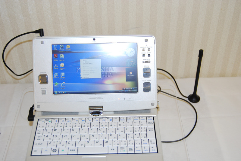 外付けのアンテナも付属。電波状況のよい場所に設置して使える。外付けアンテナの裏面はマグネットになっており、金属面に貼り付けられる