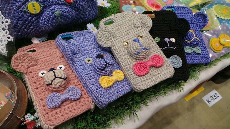 ニットという発想が目新しい、team ribbonの作品
